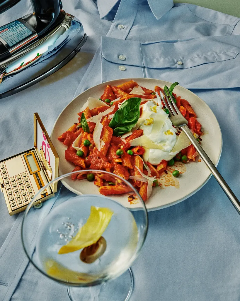 Billedet kan indeholde Mad Mad Præsentation Bestik Gaffel Brunchtallerken Spisebord Møbler og bord