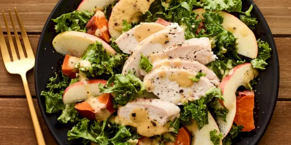 So bereiten Sie einen Salat zu, der Sie wirklich sättigt und satt macht