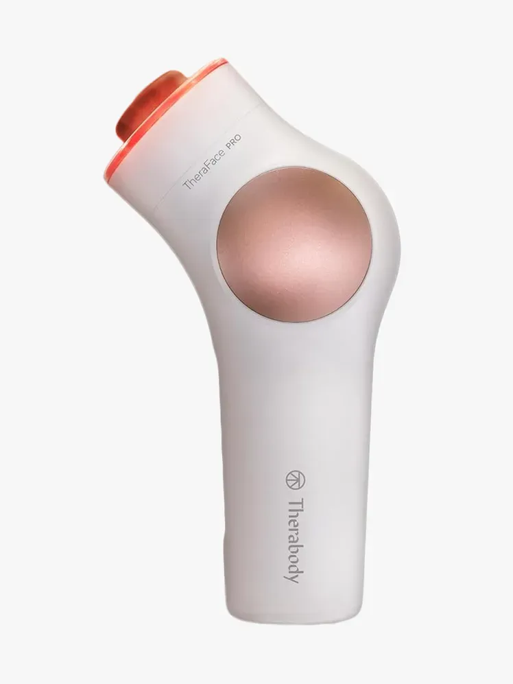Therabody TheraFace Pro in Markenkomponente auf hellgrauem Hintergrund