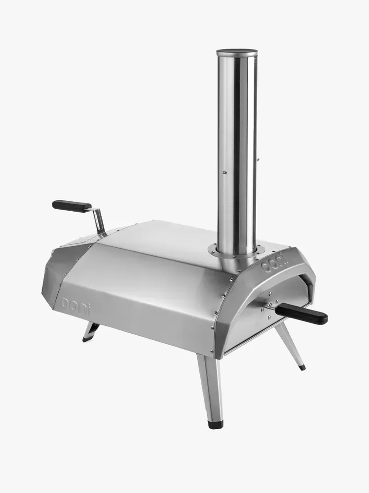 Ooni Karu 12 Pizzaofen mit Markenlogo auf hellgrauem Hintergrund