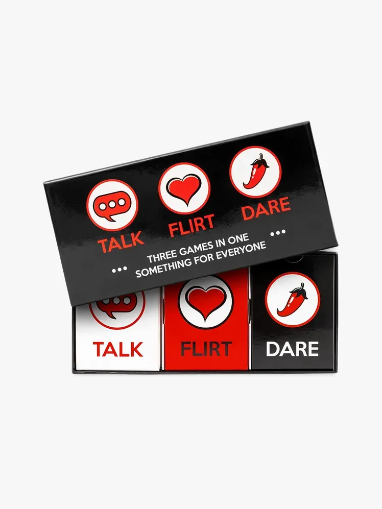 Artagia 3-in-1 Talk Flirt Dare Romantic Game in Markenkomponente auf hellgrauem Hintergrund