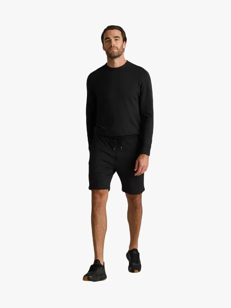 Quince Supersoft Fleece Crew mit Markenlogo auf hellgrauem Hintergrund