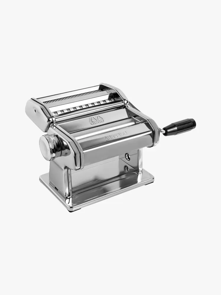 Machine à pâtes Marcato Atlas 150 en composant de marque sur fond gris clair