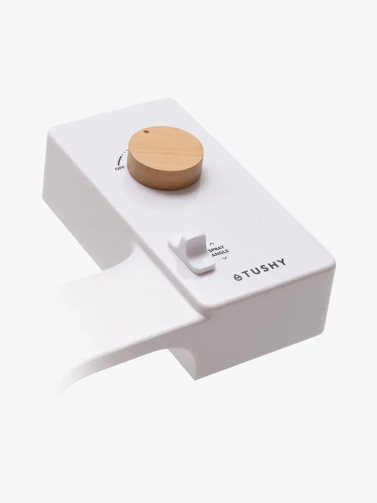 Bidet classique Tushy en composant de marque sur fond gris clair