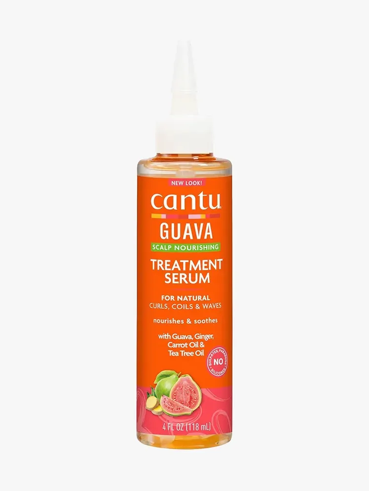 Cantu Guava & Ginger Carrot Oil Spot Treatment serumas su firminiu komponentu šviesiai pilkame fone
