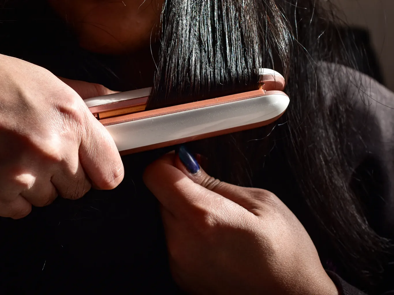 هل يمكنك بالفعل إصلاح الشعر التالف دون تقطيعه؟