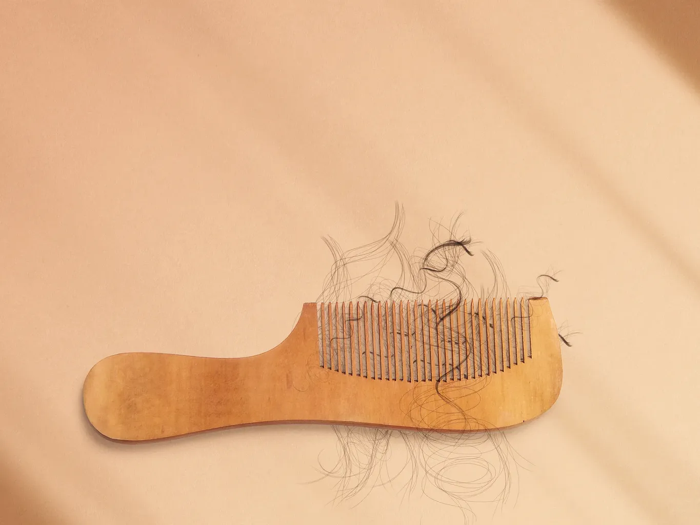 5 Cara Rambut Anda Berubah Setelah Usia 40—dan Cara Merawatnya Seiring Penuaan