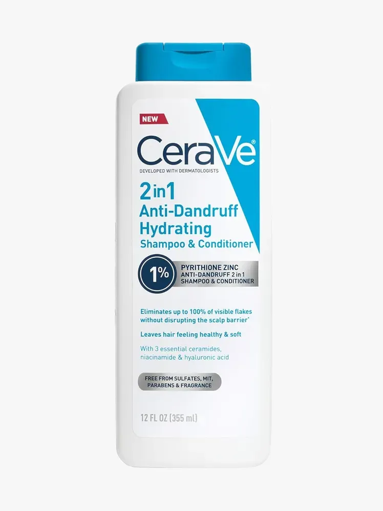 แชมพู CeraVe Anti-Dandruff Hydrating Shampoo ในส่วนประกอบที่มีตราสินค้าบนพื้นหลังสีเทาอ่อน