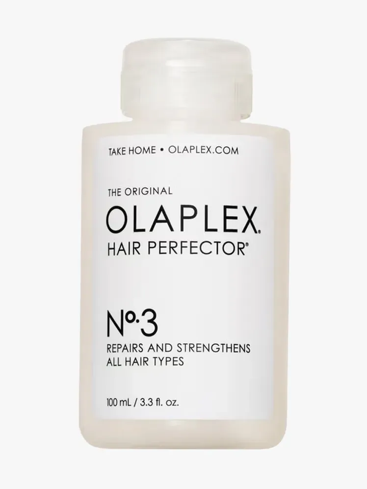 Olaplex No. 3 Hair Perfector في مكون ذو علامة تجارية على خلفية رمادية فاتحة