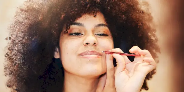 9 Tècniques de depilació facial que eliminen el pèl no desitjat