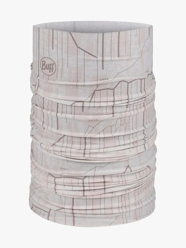 Buff CoolNet UV+ Insect Shield Corbata multifuncional con componente de la marca sobre fondo gris claro