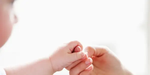 Шта родитељи треба да знају о болести шака, стопала и уста