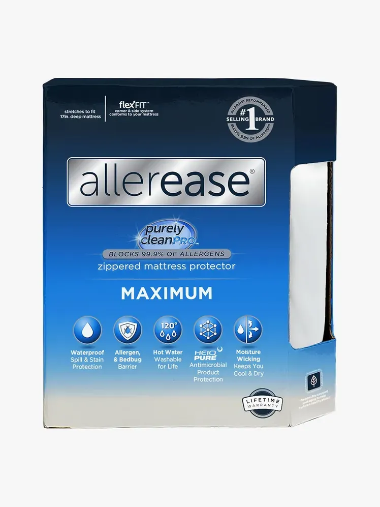 Maximum Mattress Protector บรรจุกล่องแบรนด์บนพื้นหลังสีเทาอ่อน