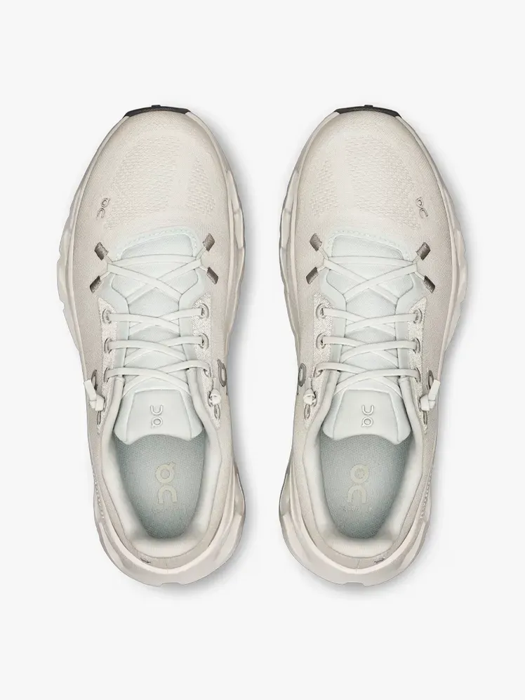 Na Cloudtilt v komponenti z blagovno znamko na svetlo sivem ozadju