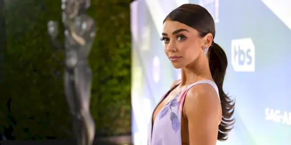 Sarah Hyland si nepamatuje natáčení některých epizod „moderní rodiny“ před transplantací ledviny