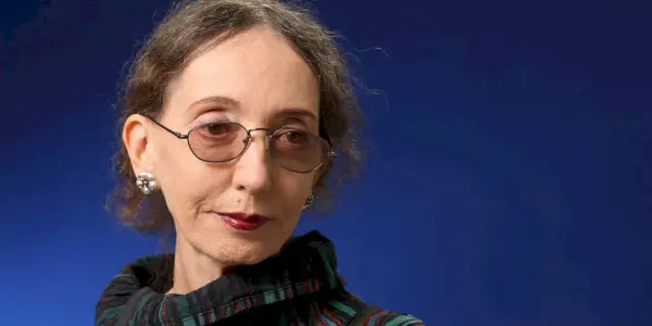 Nechajte túto intenzívnu fotografiu nohy Joyce Carol Oatesovej slúžiť ako pripomienka, aby ste vždy nosili správne turistické topánky