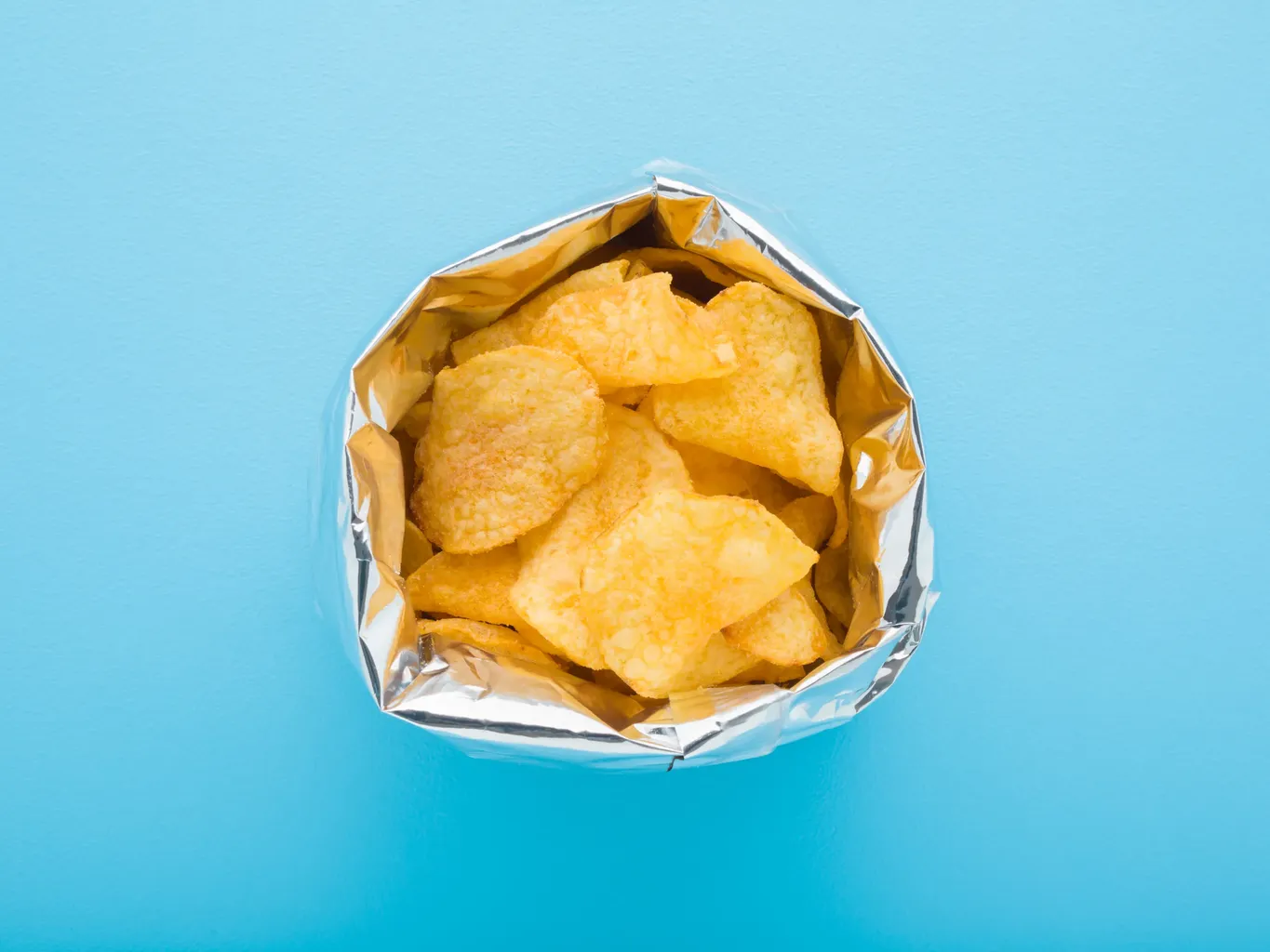 स्नैकिंग की 9 सामान्य गलतियाँ जो आप संभवतः कर रहे हैं—और इसके बजाय क्या करें