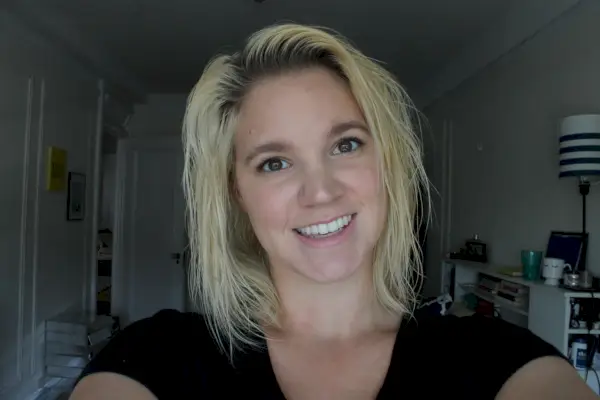 Na obrázku může být Woman Blonde Girl Kid Human Female Teen Child Person and Face