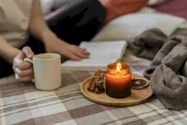 Kā praktizēt hygge un svinēt vienkāršos dzīves priekus