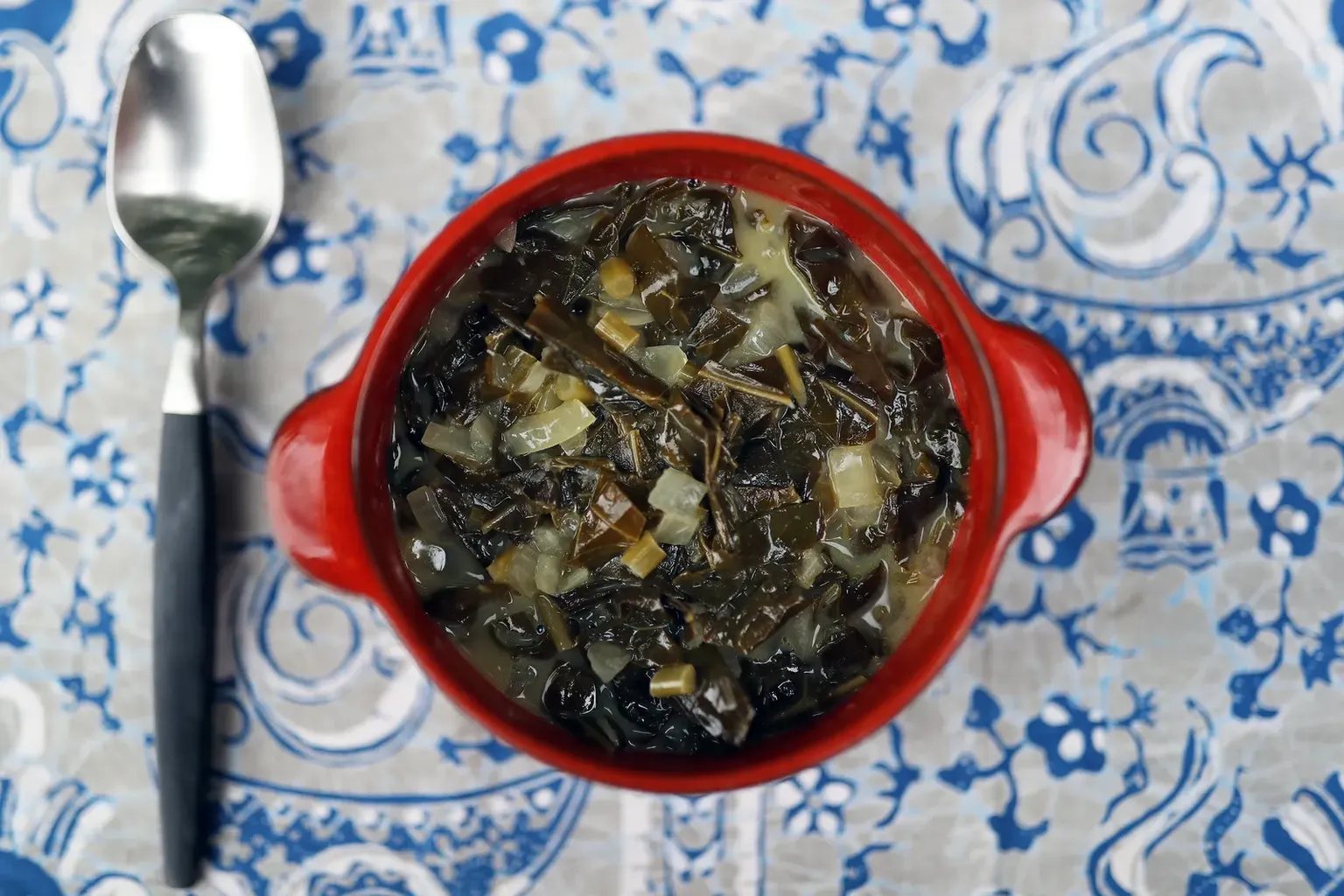 зелень в миску