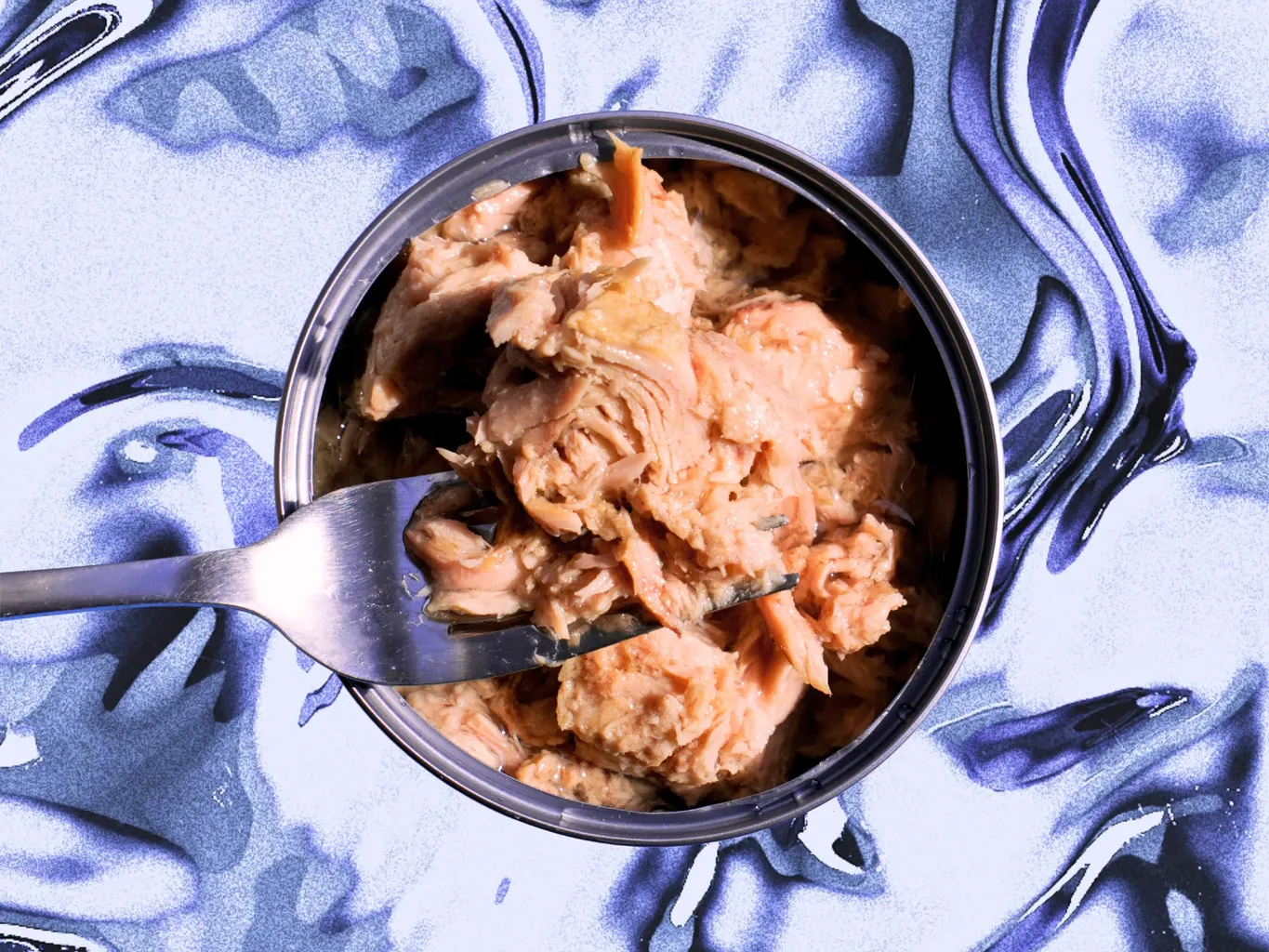 מזלג בפחית טונה