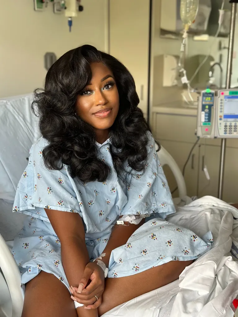 Na obrázku může být architektura budovy nemocnice pro dospělé osoby šperky prsten postel a nábytek