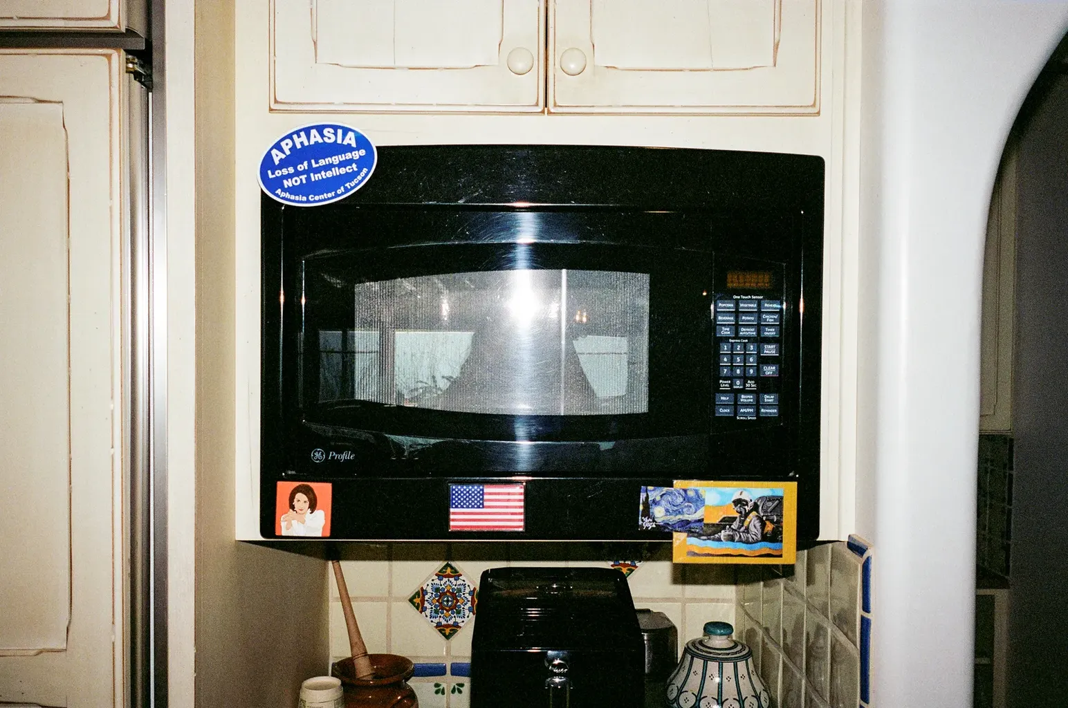 Obrázek může obsahovat zařízení zařízení Elektrické zařízení Mikrovlnná trouba a vlajku