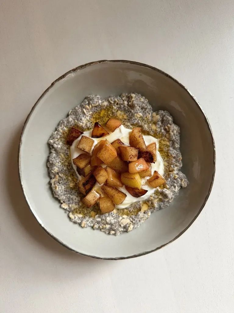 Havre med chiafrön och äppelbitar