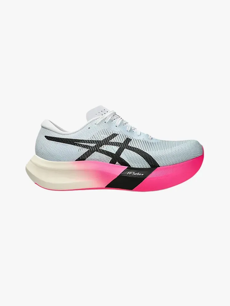 Асицс Метаспеед Ски Парис у брендираној компоненти на светлосивој позадини