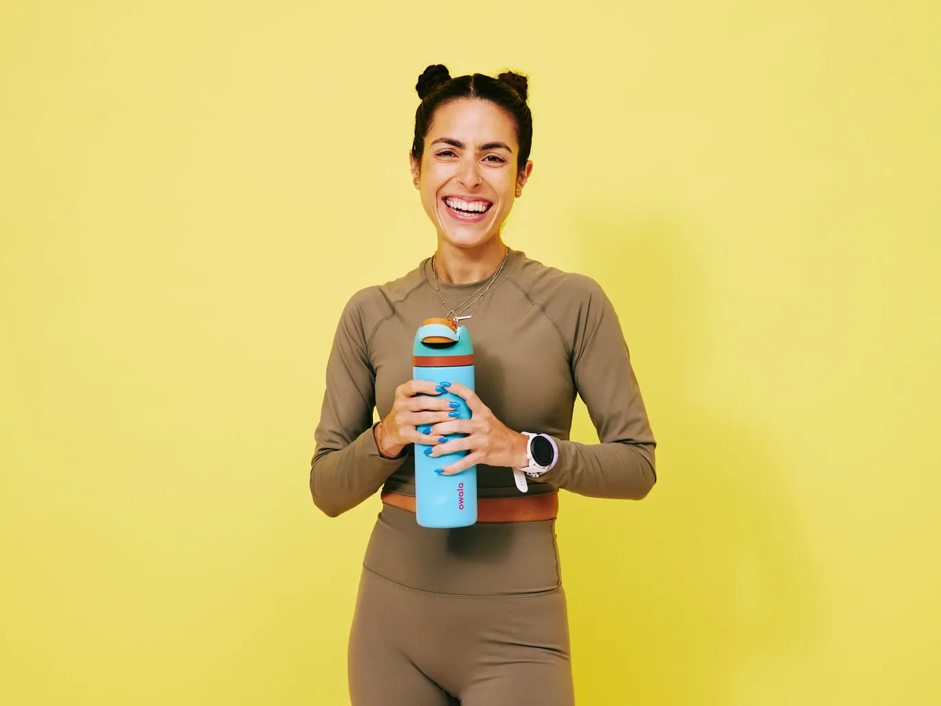 ראנר עם בקבוק מים