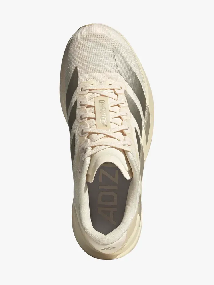 Adidas Adizero Evo SL в брандиран компонент на светло сив фон