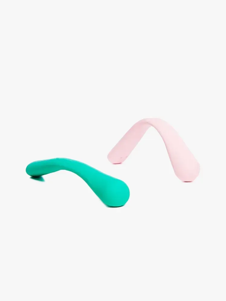 Unbound Bender в фірмових компонентах на світло-сірому фоні