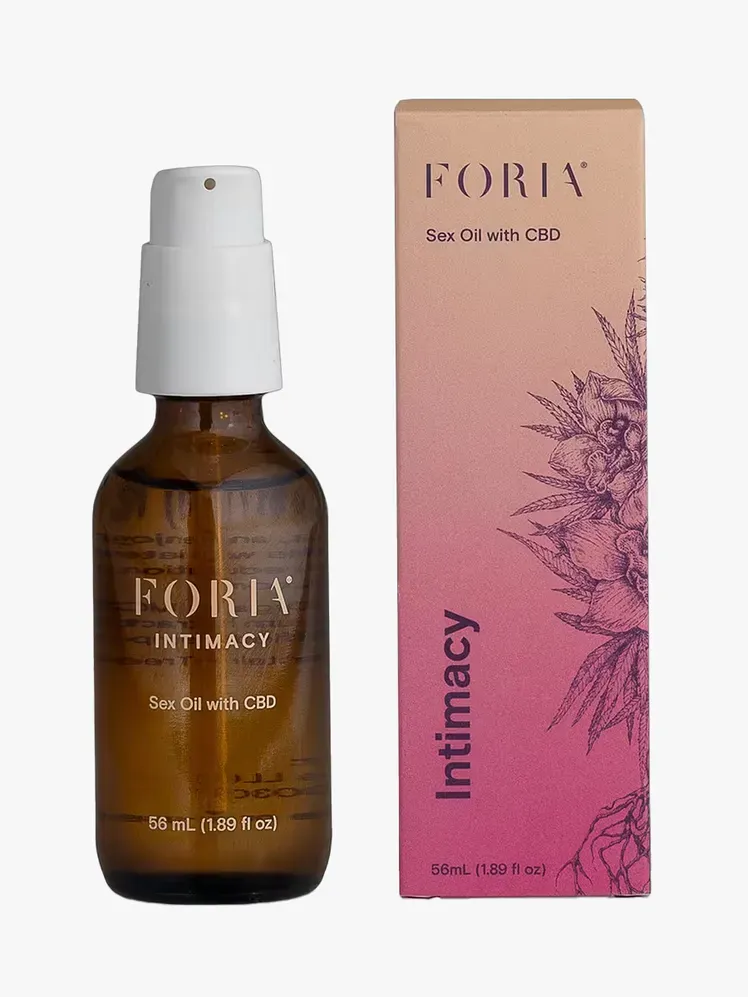 Foria Intimacy Sex Oil з CBD у фірмовому компоненті на світло-сірому фоні