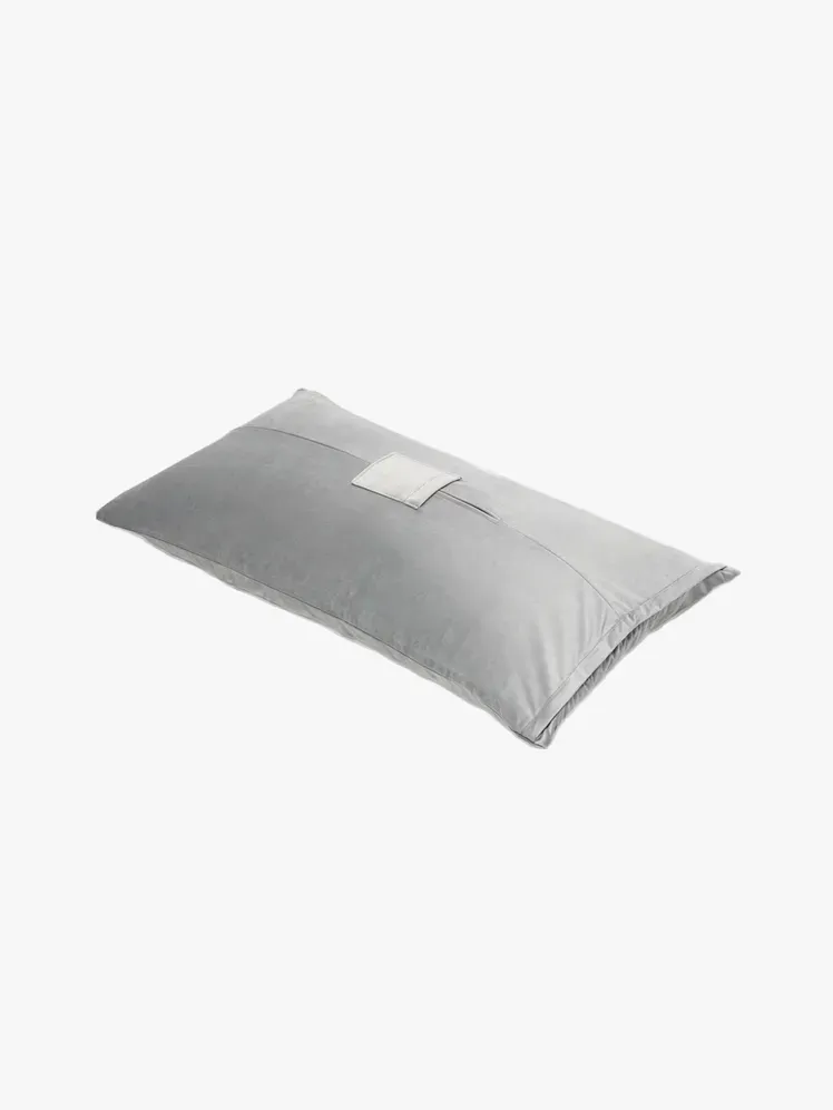 Секс-подушка Humphrey Toy Mount фірмового сірого кольору на світло-сірому фоні