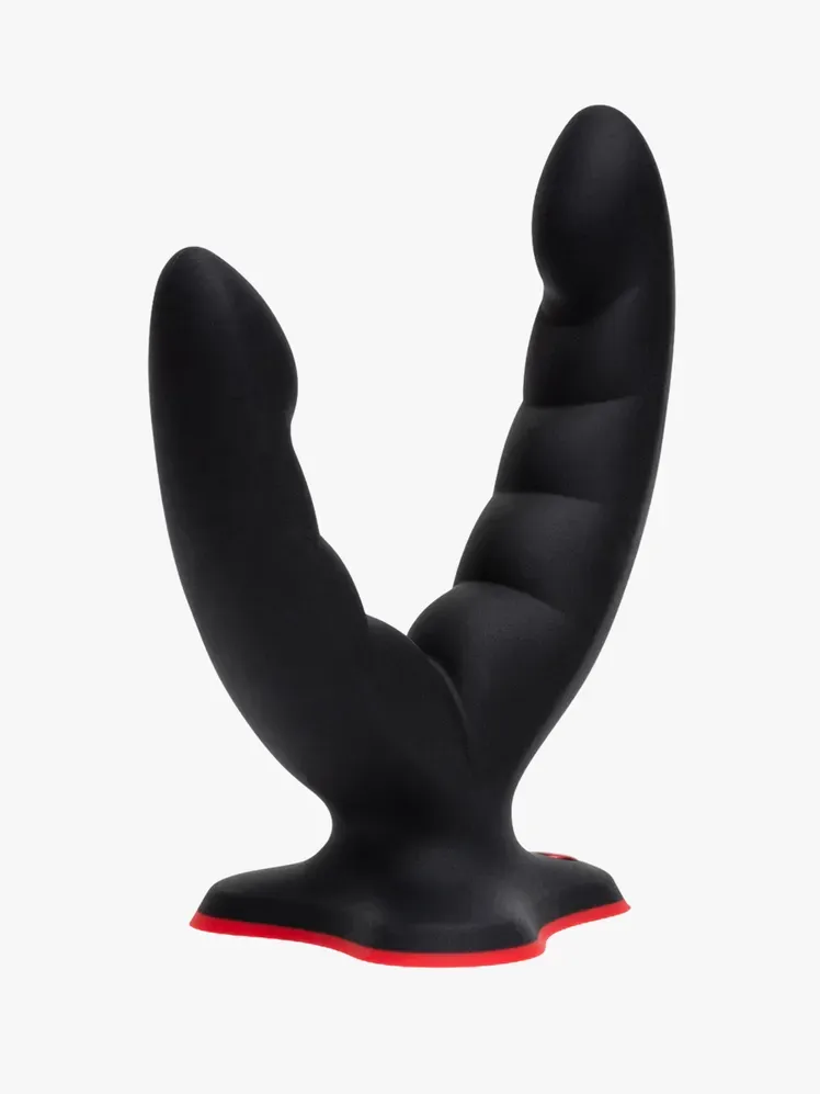 Зображення може містити: рукавичка в одязі та димова труба