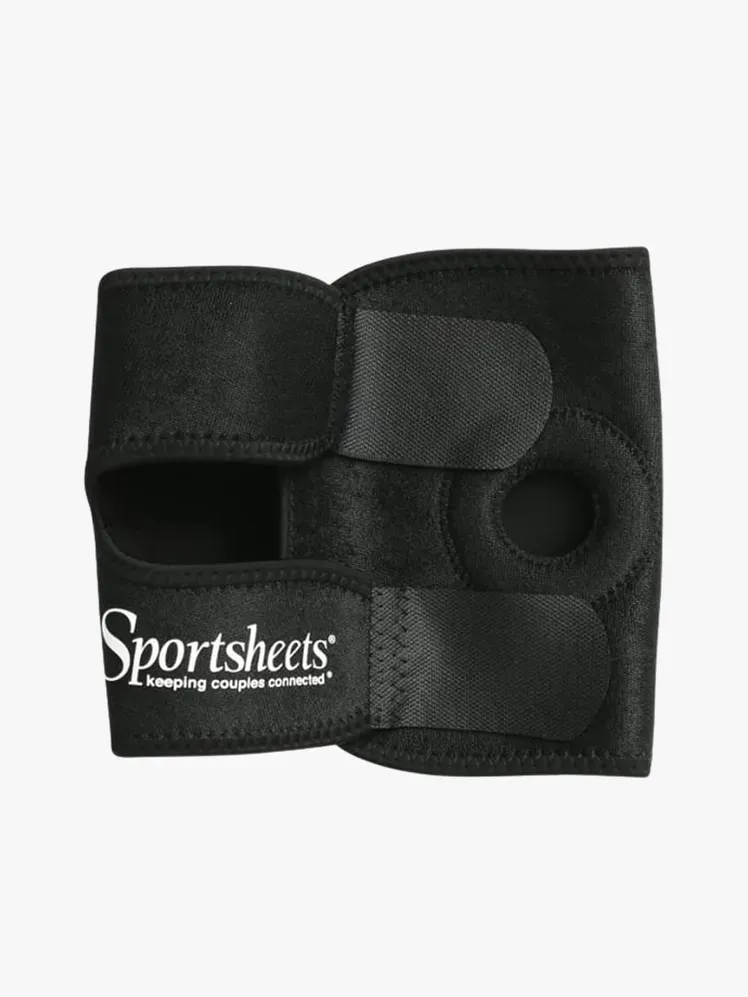 Зображення може містити: ремінець для аксесуарів та людина