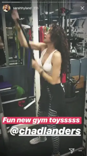 So trainieren Sie mit der Seilmaschine Ihren Rücken und Ihre Rumpfmuskulatur wie Sarah Hyland