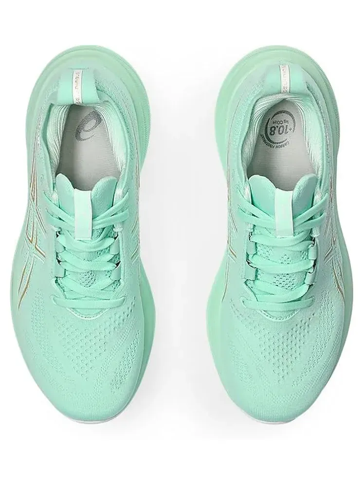 Gel-Nimbus 26 dengan latar belakang putih