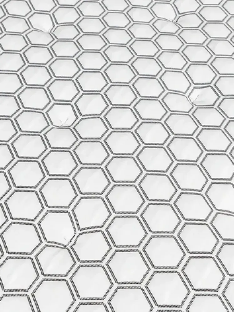 Slika lahko vsebuje: Floor Flooring Food Honey in vzorec