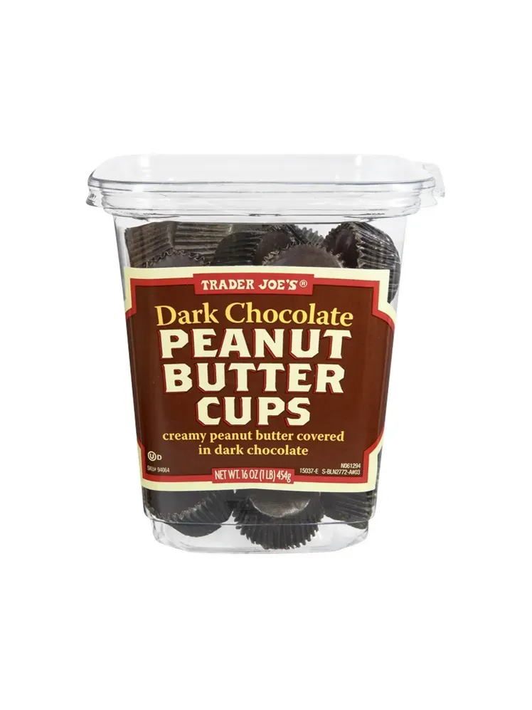 ਬ੍ਰਾਂਡਡ ਸਪਸ਼ਟ ਪੈਕੇਜਿੰਗ ਵਿੱਚ ਡਾਰਕ ਚਾਕਲੇਟ ਪੀਨਟ ਬਟਰ ਕੱਪ