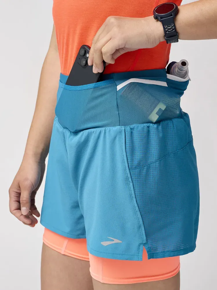 La imatge pot contenir: roba, pantalons curts, rellotge de polsera i banyador