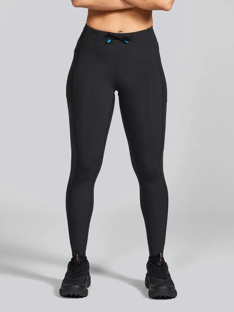 La imatge pot contenir: Roba Pantalons Mitges Malles Adult i Persona