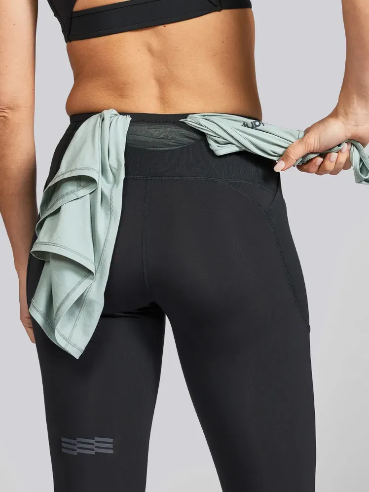 La imatge pot contenir: roba, pantalons, persona adulta i pantalons curts