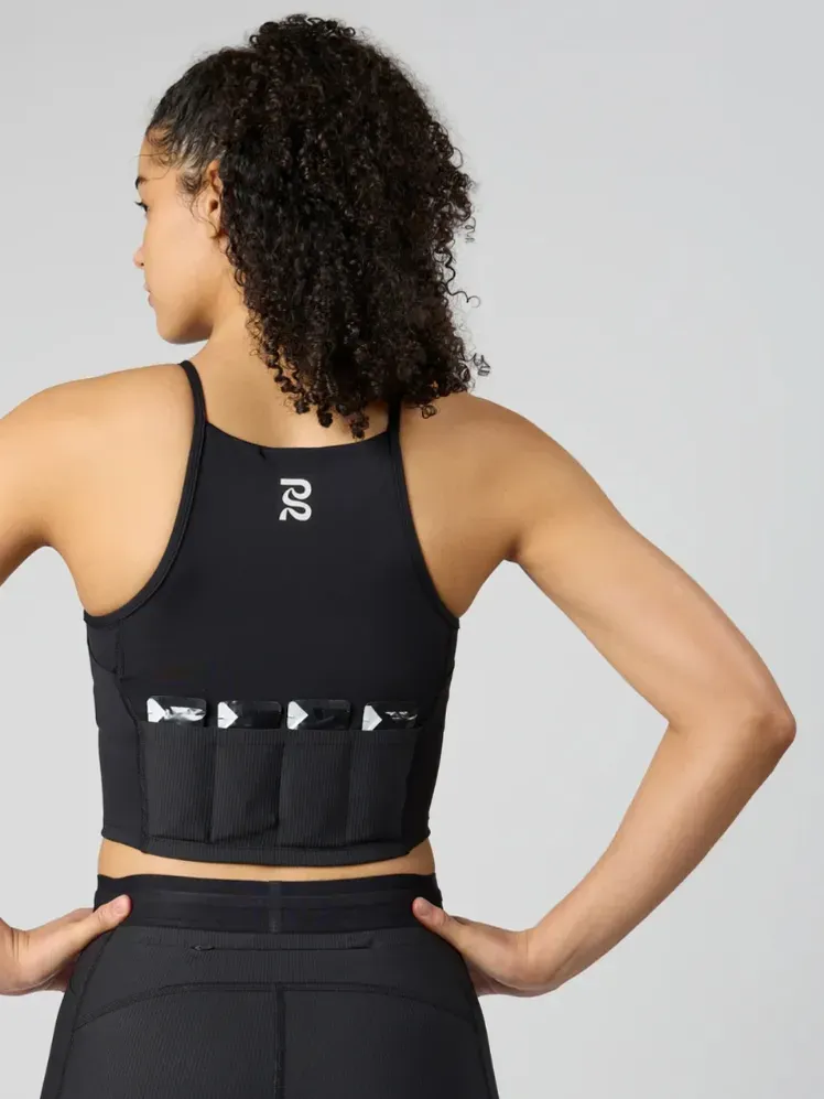 La imatge pot contenir: Persona adulta Sostenidor Roba Llenceria Roba interior Cap Vestit Cara i armilla