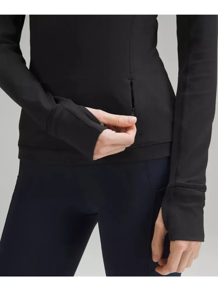 La imatge pot contenir: Roba Màniga llarga Abric Jaqueta Roba formal Vestit Pantalons i blazer