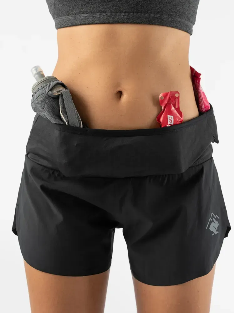 La imatge pot contenir: Roba Pantalons curts Part del cos Maluc i Persona