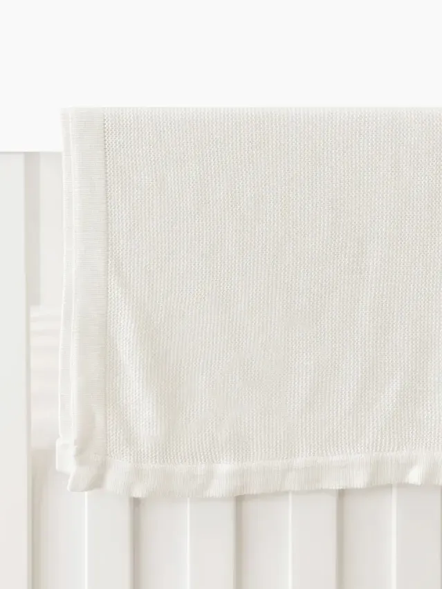 ในภาพอาจจะมี การตกแต่งบ้าน และผ้าลินิน