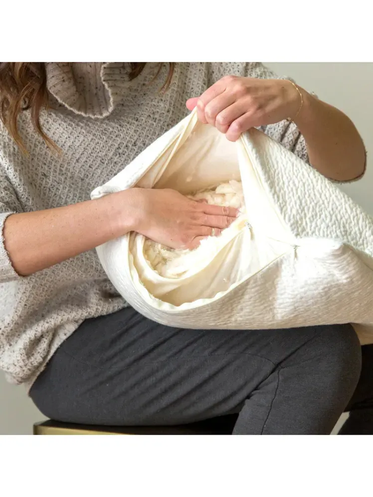 ในภาพอาจจะมี ผู้ใหญ่ และผ้าห่ม