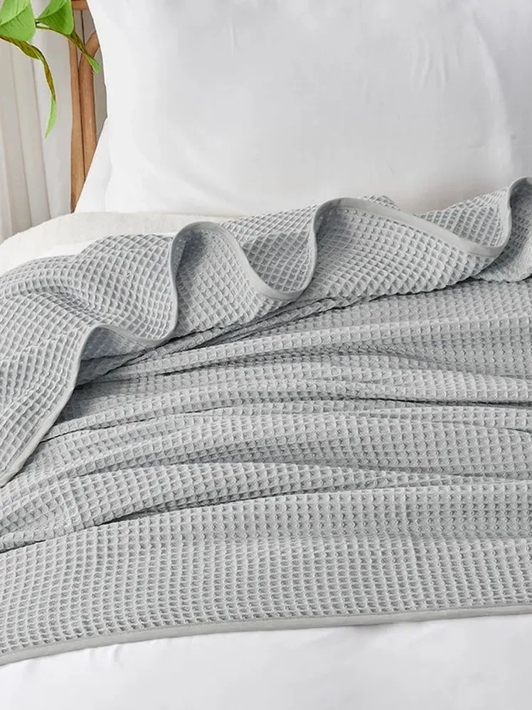 ในภาพอาจจะมี ผ้าห่ม