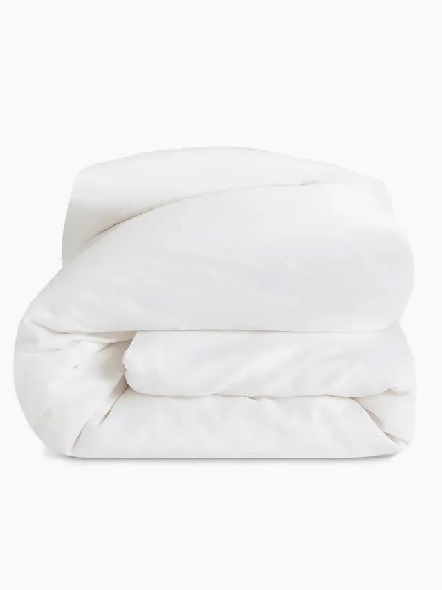 ในภาพอาจจะมี หมอนอิง ของตกแต่งบ้าน หมอนผ้าห่ม และผ้าอ้อม